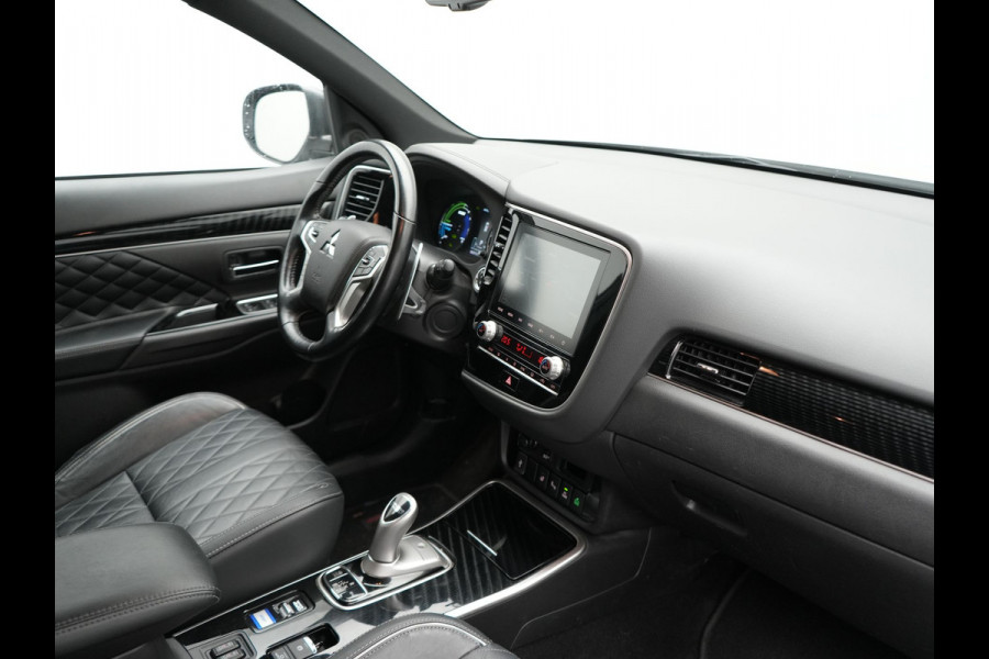 Mitsubishi Outlander 2.4 Intense+ Plug In Hybrid 225pk Dealer O.H PHEV | Trekhaak Af Fabriek | 360 Camera | Lederen Sportstoelen Verwarmd | Apple Carplay | Blis | Cruise Control | Navigatie | Keyless | DAB | 18" L.M |