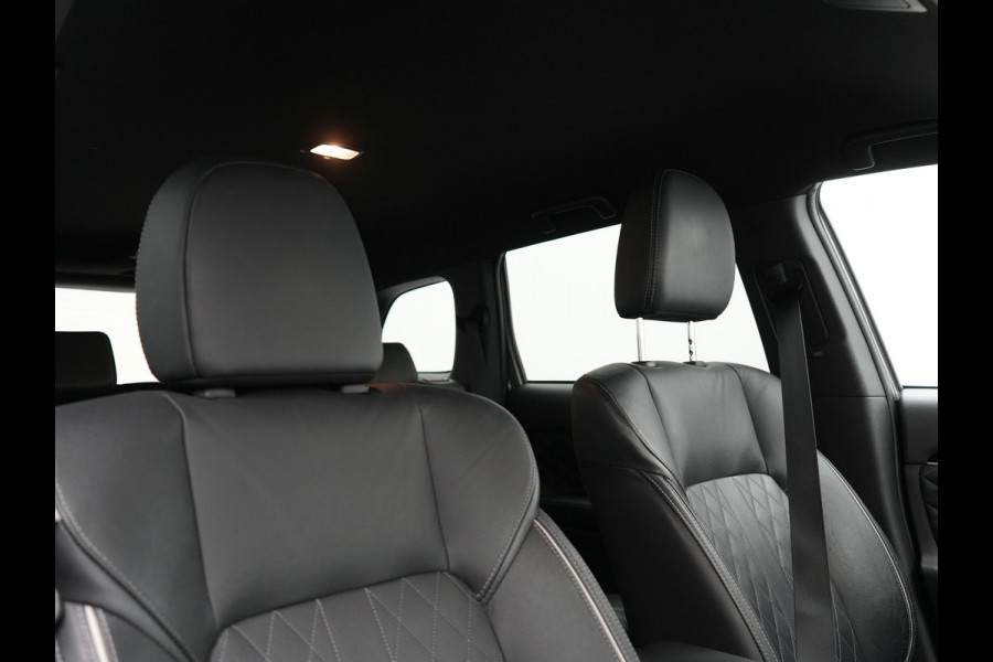 Mitsubishi Outlander 2.4 Intense+ Plug In Hybrid 225pk Dealer O.H PHEV | Trekhaak Af Fabriek | 360 Camera | Lederen Sportstoelen Verwarmd | Apple Carplay | Blis | Cruise Control | Navigatie | Keyless | DAB | 18" L.M |