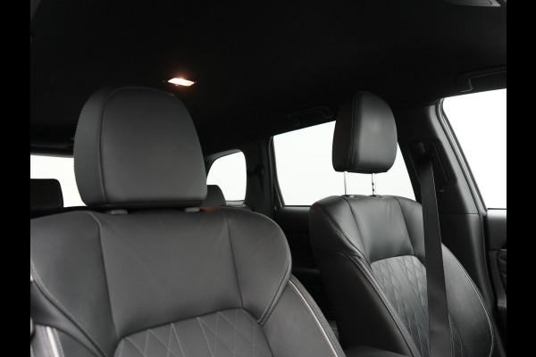 Mitsubishi Outlander 2.4 Intense+ Plug In Hybrid 225pk Dealer O.H PHEV | Trekhaak Af Fabriek | 360 Camera | Lederen Sportstoelen Verwarmd | Apple Carplay | Blis | Cruise Control | Navigatie | Keyless | DAB | 18" L.M |