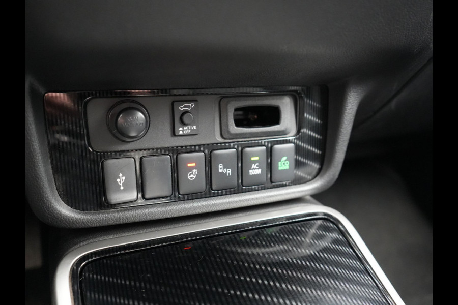 Mitsubishi Outlander 2.4 Intense+ Plug In Hybrid 225pk Dealer O.H PHEV | Trekhaak Af Fabriek | 360 Camera | Lederen Sportstoelen Verwarmd | Apple Carplay | Blis | Cruise Control | Navigatie | Keyless | DAB | 18" L.M |