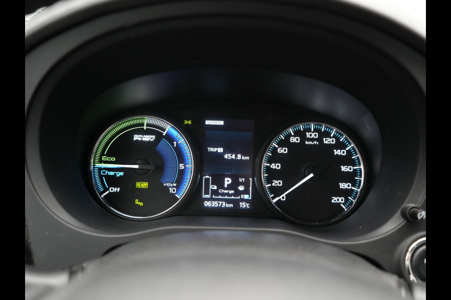 Mitsubishi Outlander 2.4 Intense+ Plug In Hybrid 225pk Dealer O.H PHEV | Trekhaak Af Fabriek | 360 Camera | Lederen Sportstoelen Verwarmd | Apple Carplay | Blis | Cruise Control | Navigatie | Keyless | DAB | 18" L.M |