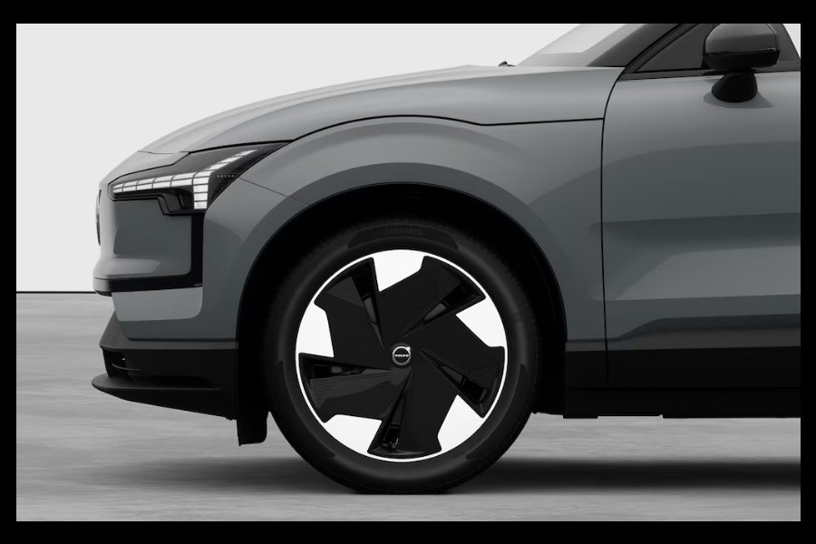 Volvo EX30 272PK Automaat Single Ext. Range Plus Europa / Elektrische stoelen met geheugen / Stoel - en stuurwielverwarming / Harman Kardon audio / Elektrische achterklep / Keyless entry / Adaptieve Cruise Control / BLIS / Dodehoek Detectie / Parkeersensoren voor en achter / Achteruitrijcamera / Warmtepomp / Google Services/