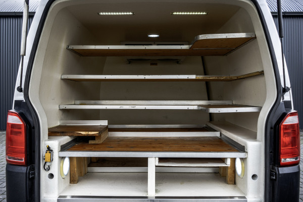 Volkswagen Transporter T5 2.0 TDI L1H1 | Koelwagen | Dag en nachtkoeling | 3-Zits | Cruise | Airco | Euro 6 Volkswagen Transporter T5 2.0 TDI L1H1 | Koelwagen | Dag en nachtkoeling | 3-Zits | Cruise | Airco | Euro 6