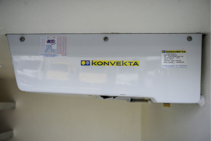 Volkswagen Transporter T5 2.0 TDI L1H1 | Koelwagen | Dag en nachtkoeling | 3-Zits | Cruise | Airco | Euro 6 Volkswagen Transporter T5 2.0 TDI L1H1 | Koelwagen | Dag en nachtkoeling | 3-Zits | Cruise | Airco | Euro 6