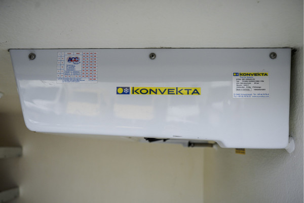 Volkswagen Transporter T5 2.0 TDI L1H1 | Koelwagen | Dag en nachtkoeling | 3-Zits | Cruise | Airco | Euro 6 Volkswagen Transporter T5 2.0 TDI L1H1 | Koelwagen | Dag en nachtkoeling | 3-Zits | Cruise | Airco | Euro 6