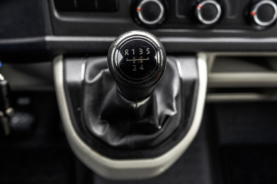 Volkswagen Transporter T5 2.0 TDI L1H1 | Koelwagen | Dag en nachtkoeling | 3-Zits | Cruise | Airco | Euro 6 Volkswagen Transporter T5 2.0 TDI L1H1 | Koelwagen | Dag en nachtkoeling | 3-Zits | Cruise | Airco | Euro 6