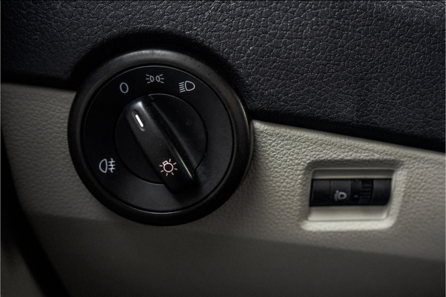 Volkswagen Transporter T5 2.0 TDI L1H1 | Koelwagen | Dag en nachtkoeling | 3-Zits | Cruise | Airco | Euro 6 Volkswagen Transporter T5 2.0 TDI L1H1 | Koelwagen | Dag en nachtkoeling | 3-Zits | Cruise | Airco | Euro 6