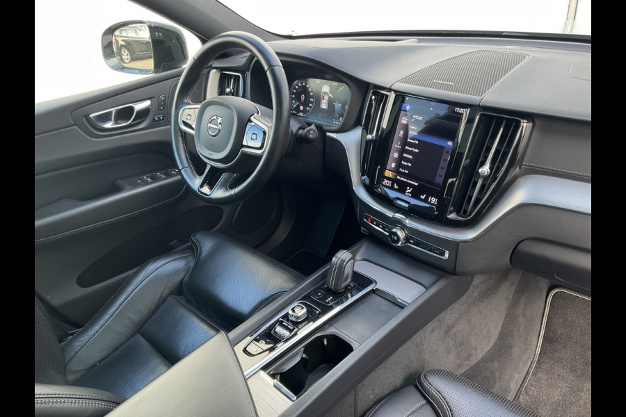 Volvo XC60 2.0 Recharge T6 AWD PHEV Pano Elek.Trekhaak HK Hud Leer 360Cam Memory VOL! Volvo XC60 2.0 Recharge T6 AWD PHEV Pano Elek.Trekhaak HK Hud Leer 360Cam Memory VOL!