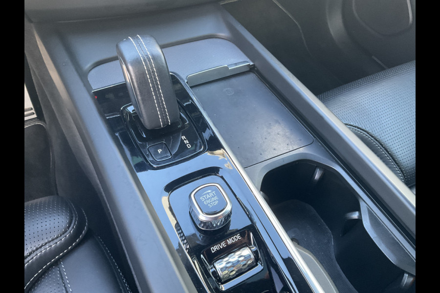 Volvo XC60 2.0 Recharge T6 AWD PHEV Pano Elek.Trekhaak HK Hud Leer 360Cam Memory VOL! Volvo XC60 2.0 Recharge T6 AWD PHEV Pano Elek.Trekhaak HK Hud Leer 360Cam Memory VOL!