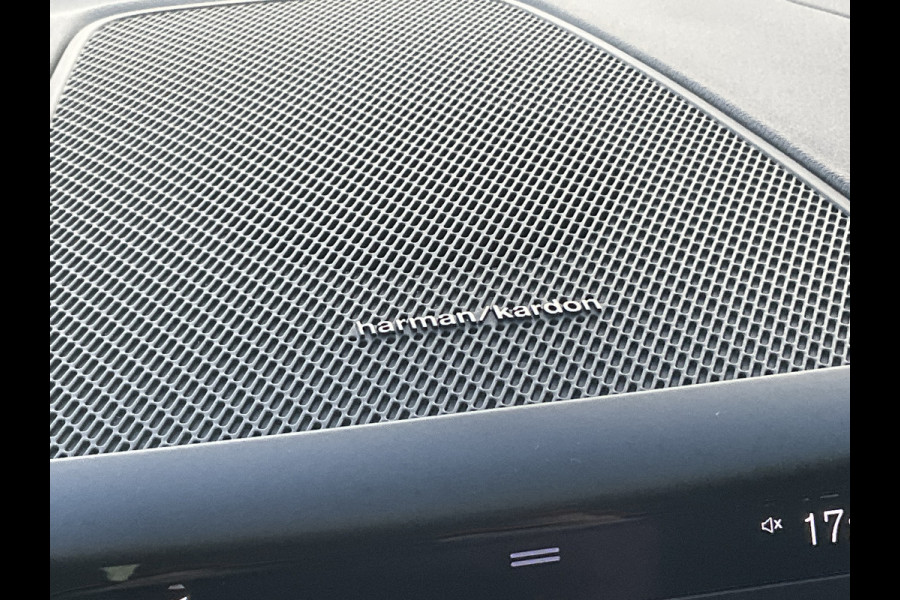 Volvo XC60 2.0 Recharge T6 AWD PHEV Pano Elek.Trekhaak HK Hud Leer 360Cam Memory VOL! Volvo XC60 2.0 Recharge T6 AWD PHEV Pano Elek.Trekhaak HK Hud Leer 360Cam Memory VOL!