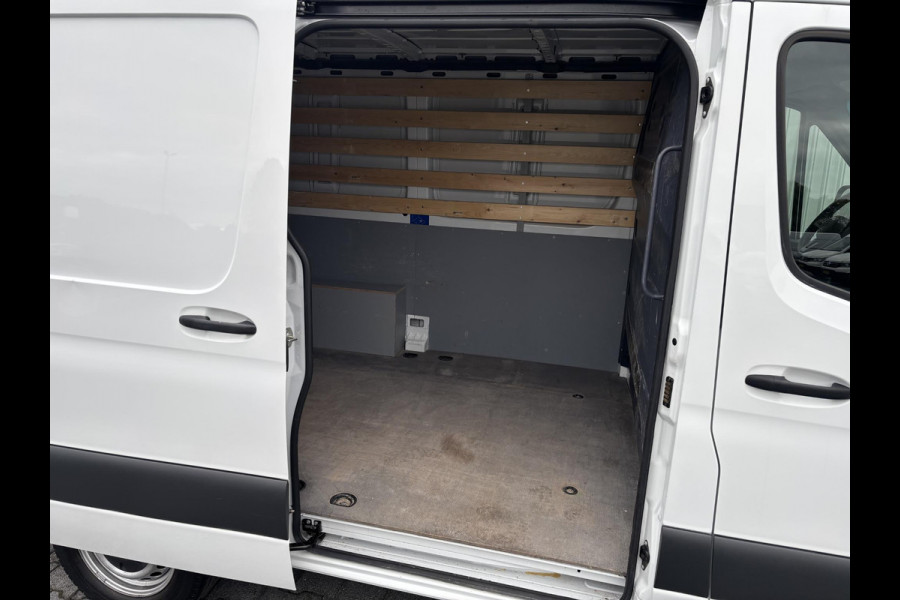 Mercedes-Benz Sprinter 214 2.2 CDI L1H2*A/C*CAM*NAVI*CARPLAY*IMPERIAAL* Mercedes-Benz Sprinter 214 2.2 CDI L1H2*A/C*CAM*NAVI*CARPLAY*IMPERIAAL*