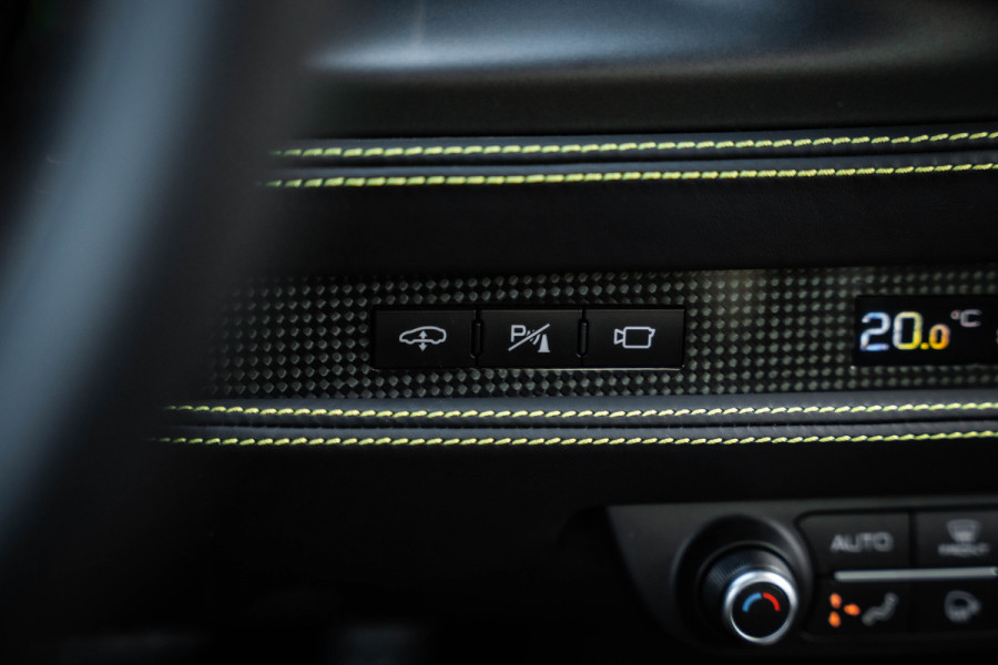 Ferrari F8 Tributo 3.9 V8 HELE - Argento Nurburgring | Passenger Display | Racing Seats | Lift Ferrari F8 Tributo 3.9 V8 HELE - Argento Nurburgring | Passenger Display | Racing Seats | Lift