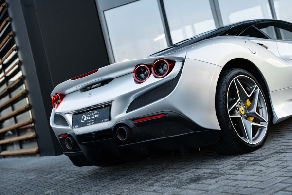 Ferrari F8 Tributo 3.9 V8 HELE - Argento Nurburgring | Passenger Display | Racing Seats | Lift Ferrari F8 Tributo 3.9 V8 HELE - Argento Nurburgring | Passenger Display | Racing Seats | Lift