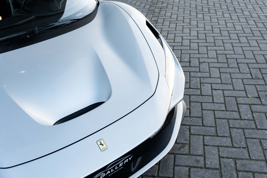 Ferrari F8 Tributo 3.9 V8 HELE - Argento Nurburgring | Passenger Display | Racing Seats | Lift Ferrari F8 Tributo 3.9 V8 HELE - Argento Nurburgring | Passenger Display | Racing Seats | Lift