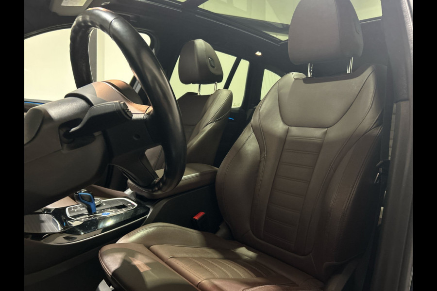 BMW iX3 High Executive 80 kWh | Panoramadak | Lederen bekleding | HUD |  21 inch Velgen | Sportstoelen | M - Sport | SoH (batterijcheck) 96,9 % score!