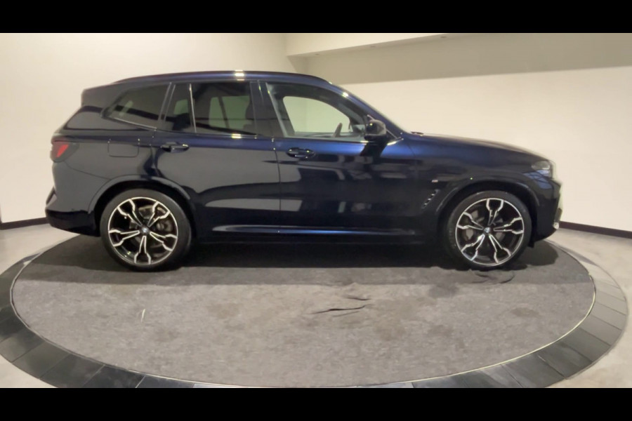 BMW iX3 High Executive 80 kWh | Panoramadak | Lederen bekleding | HUD |  21 inch Velgen | Sportstoelen | M - Sport | SoH (batterijcheck) 96,9 % score!