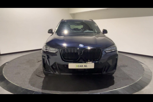 BMW iX3 High Executive 80 kWh | Panoramadak | Lederen bekleding | HUD |  21 inch Velgen | Sportstoelen | M - Sport | SoH (batterijcheck) 96,9 % score!