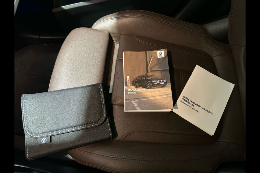 BMW iX3 High Executive 80 kWh | Panoramadak | Lederen bekleding | HUD |  21 inch Velgen | Sportstoelen | M - Sport | SoH (batterijcheck) 96,9 % score!