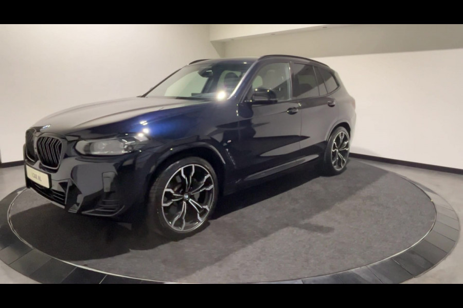 BMW iX3 High Executive 80 kWh | Panoramadak | Lederen bekleding | HUD |  21 inch Velgen | Sportstoelen | M - Sport | SoH (batterijcheck) 96,9 % score!