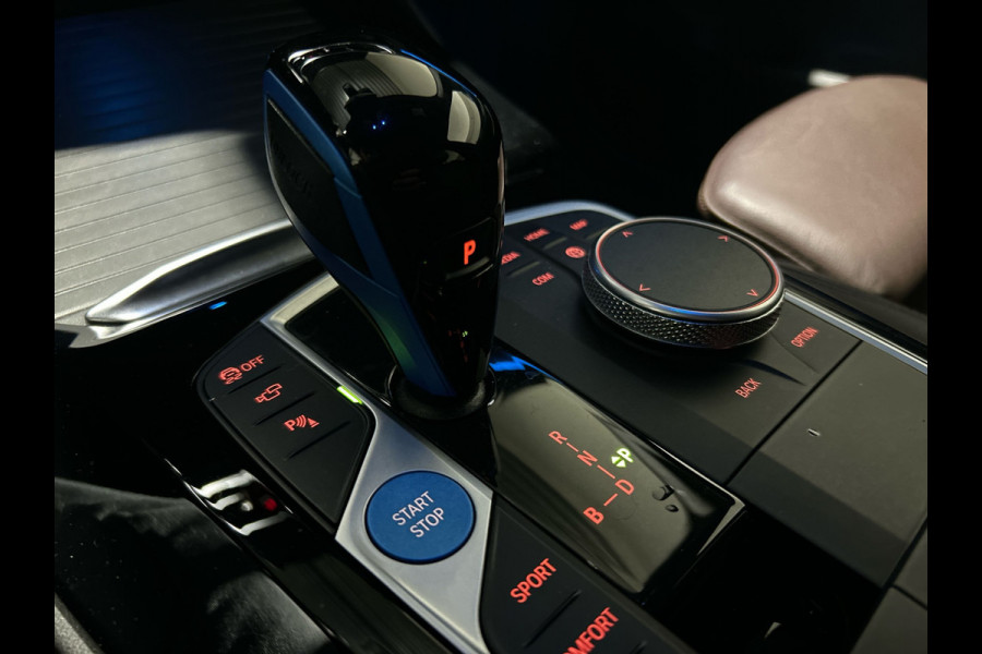 BMW iX3 High Executive 80 kWh | Panoramadak | Lederen bekleding | HUD |  21 inch Velgen | Sportstoelen | M - Sport | SoH (batterijcheck) 96,9 % score!