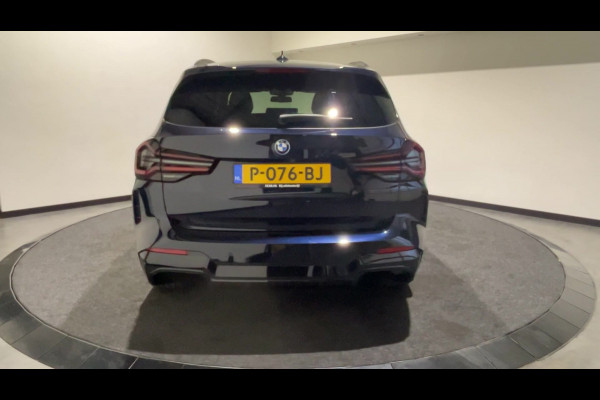 BMW iX3 High Executive 80 kWh | Panoramadak | Lederen bekleding | HUD |  21 inch Velgen | Sportstoelen | M - Sport | SoH (batterijcheck) 96,9 % score!