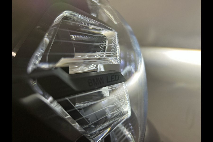 BMW iX3 High Executive 80 kWh | Panoramadak | Lederen bekleding | HUD |  21 inch Velgen | Sportstoelen | M - Sport | SoH (batterijcheck) 96,9 % score!