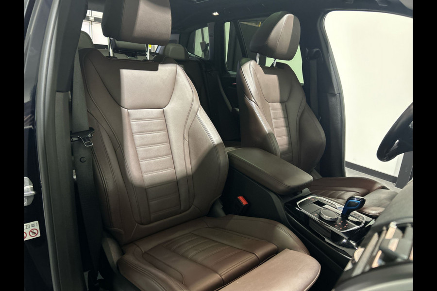 BMW iX3 High Executive 80 kWh | Panoramadak | Lederen bekleding | HUD |  21 inch Velgen | Sportstoelen | M - Sport | SoH (batterijcheck) 96,9 % score!
