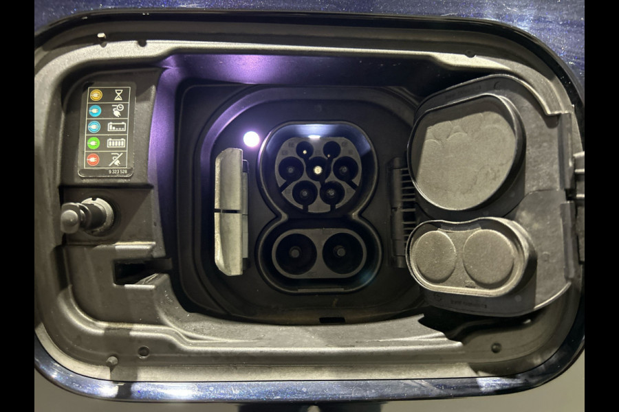 BMW iX3 High Executive 80 kWh | Panoramadak | Lederen bekleding | HUD |  21 inch Velgen | Sportstoelen | M - Sport | SoH (batterijcheck) 96,9 % score!