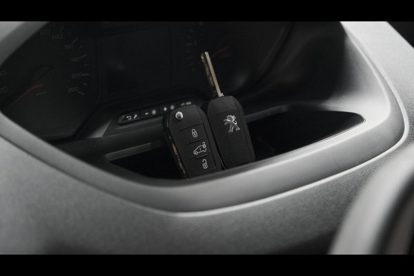 Peugeot Partner 1.5 BlueHDi 100 S&S L1 | Trekhaak | Camera | Apple Carplay | Vloerplaat | Parkeersensoren Peugeot Partner 1.5 BlueHDi 100 S&S L1 | Trekhaak | Camera | Apple Carplay | Vloerplaat | Parkeersensoren