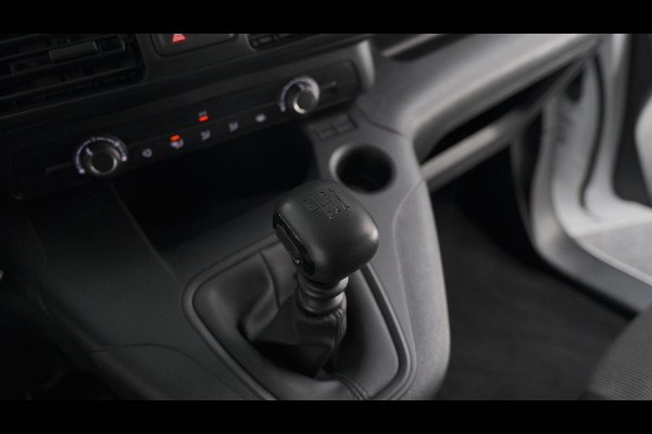Peugeot Partner 1.5 BlueHDi 100 S&S L1 | Trekhaak | Camera | Apple Carplay | Vloerplaat | Parkeersensoren Peugeot Partner 1.5 BlueHDi 100 S&S L1 | Trekhaak | Camera | Apple Carplay | Vloerplaat | Parkeersensoren