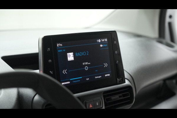 Peugeot Partner 1.5 BlueHDi 100 S&S L1 | Trekhaak | Camera | Apple Carplay | Vloerplaat | Parkeersensoren Peugeot Partner 1.5 BlueHDi 100 S&S L1 | Trekhaak | Camera | Apple Carplay | Vloerplaat | Parkeersensoren