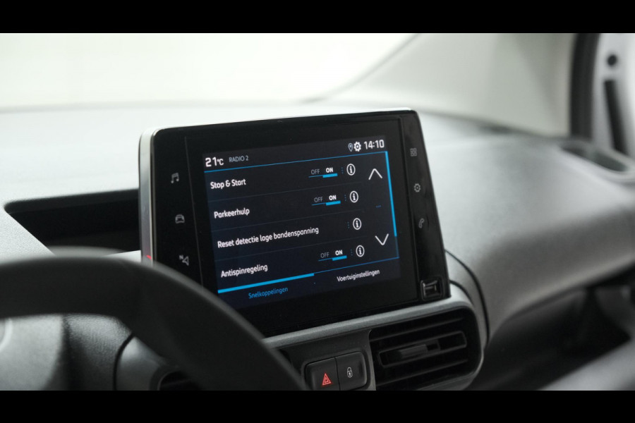Peugeot Partner 1.5 BlueHDi 100 S&S L1 | Trekhaak | Camera | Apple Carplay | Vloerplaat | Parkeersensoren Peugeot Partner 1.5 BlueHDi 100 S&S L1 | Trekhaak | Camera | Apple Carplay | Vloerplaat | Parkeersensoren