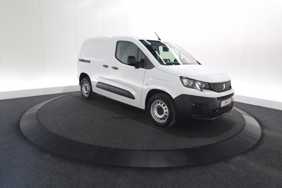 Peugeot Partner 1.5 BlueHDi 100 S&S L1 | Trekhaak | Camera | Apple Carplay | Vloerplaat | Parkeersensoren Peugeot Partner 1.5 BlueHDi 100 S&S L1 | Trekhaak | Camera | Apple Carplay | Vloerplaat | Parkeersensoren