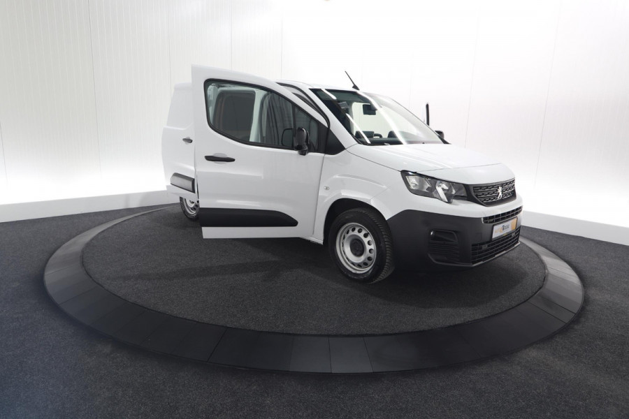 Peugeot Partner 1.5 BlueHDi 100 S&S L1 | Trekhaak | Camera | Apple Carplay | Vloerplaat | Parkeersensoren Peugeot Partner 1.5 BlueHDi 100 S&S L1 | Trekhaak | Camera | Apple Carplay | Vloerplaat | Parkeersensoren
