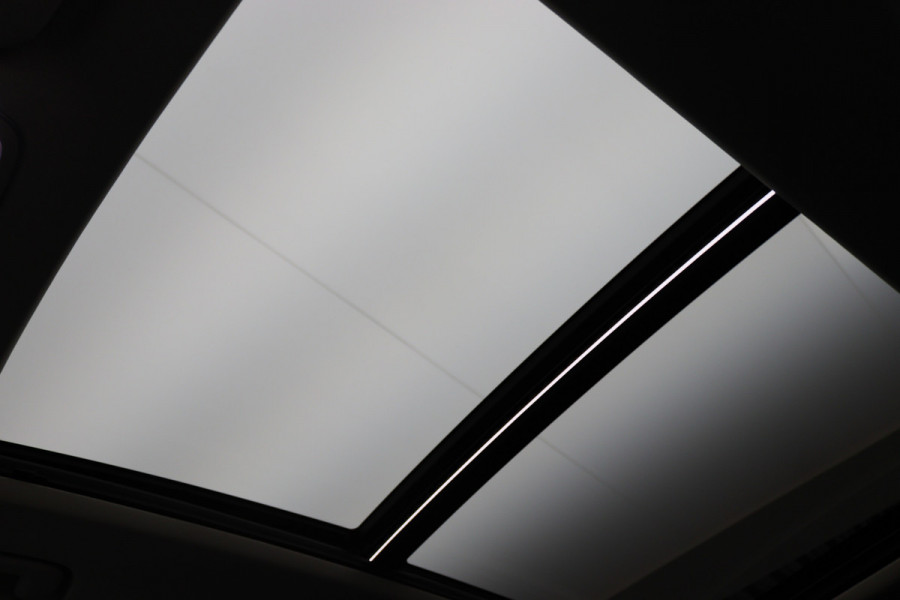 Lynk & Co 01 1.5 Plug-in Hybrid Automaat Two-Tone, Panoramadak, ACC, Keyless, Navigatie, PDC, LED, 20'' Lynk & Co 01 1.5 Plug-in Hybrid Automaat Two-Tone, Panoramadak, ACC, Keyless, Navigatie, PDC, LED, 20''