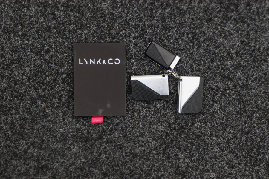 Lynk & Co 01 1.5 Plug-in Hybrid Automaat Two-Tone, Panoramadak, ACC, Keyless, Navigatie, PDC, LED, 20'' Lynk & Co 01 1.5 Plug-in Hybrid Automaat Two-Tone, Panoramadak, ACC, Keyless, Navigatie, PDC, LED, 20''