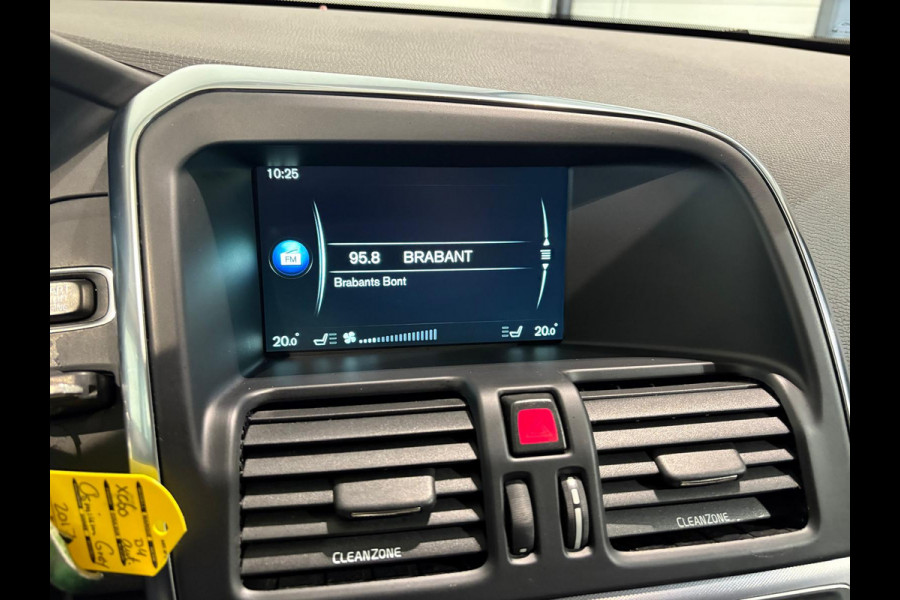 Volvo XC60 D4 Aut. Summum Leder Stoelverwarming Trekhaak Parkeercamera 190pk