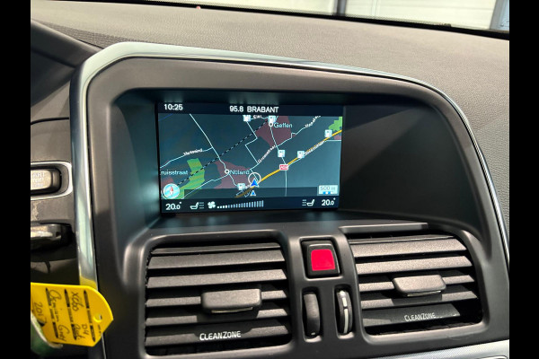 Volvo XC60 D4 Aut. Summum Leder Stoelverwarming Trekhaak Parkeercamera 190pk