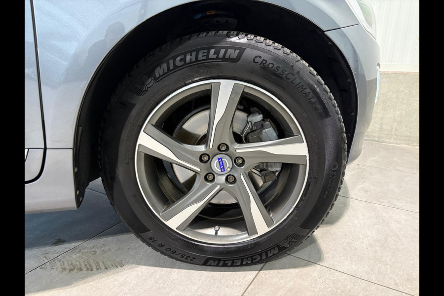 Volvo XC60 D4 Aut. Summum Leder Stoelverwarming Trekhaak Parkeercamera 190pk