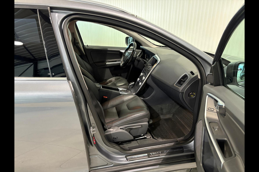 Volvo XC60 D4 Aut. Summum Leder Stoelverwarming Trekhaak Parkeercamera 190pk