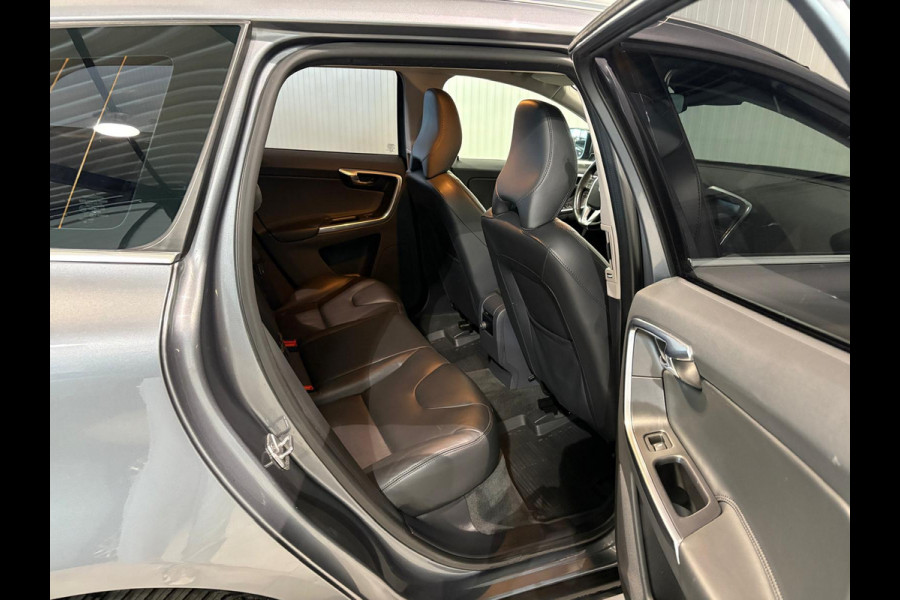 Volvo XC60 D4 Aut. Summum Leder Stoelverwarming Trekhaak Parkeercamera 190pk