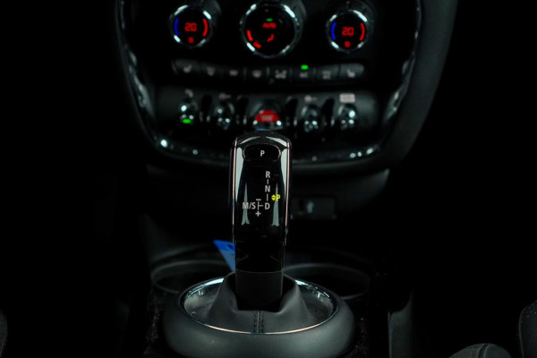 MINI Clubman 2.0 Cooper S / Aut / Leder / Stoelverwarming / Camera / LED MINI Clubman 2.0 Cooper S / Aut / Leder / Stoelverwarming / Camera / LED