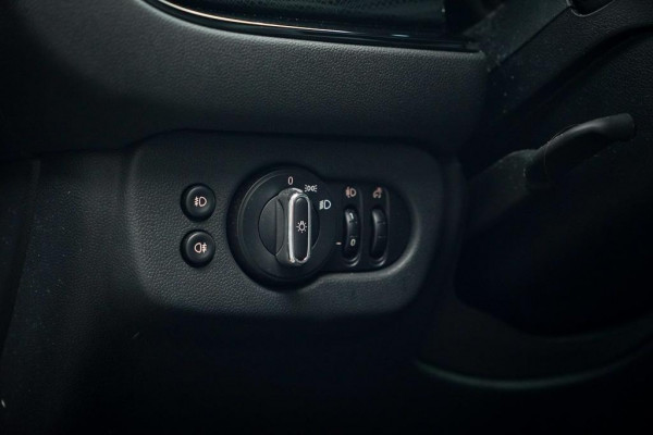 MINI Clubman 2.0 Cooper S / Aut / Leder / Stoelverwarming / Camera / LED MINI Clubman 2.0 Cooper S / Aut / Leder / Stoelverwarming / Camera / LED