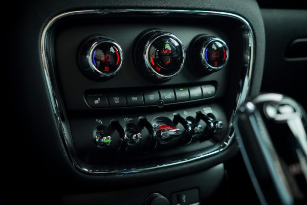 MINI Clubman 2.0 Cooper S / Aut / Leder / Stoelverwarming / Camera / LED MINI Clubman 2.0 Cooper S / Aut / Leder / Stoelverwarming / Camera / LED