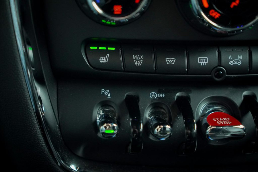 MINI Clubman 2.0 Cooper S / Aut / Leder / Stoelverwarming / Camera / LED MINI Clubman 2.0 Cooper S / Aut / Leder / Stoelverwarming / Camera / LED