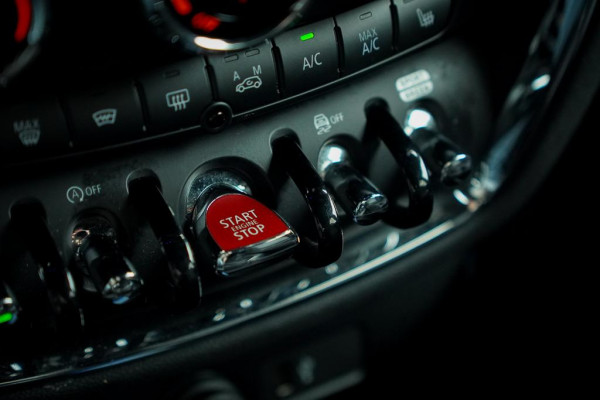 MINI Clubman 2.0 Cooper S / Aut / Leder / Stoelverwarming / Camera / LED MINI Clubman 2.0 Cooper S / Aut / Leder / Stoelverwarming / Camera / LED