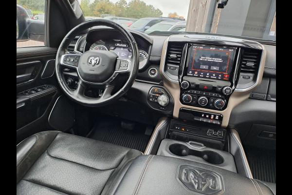 Dodge Ram 1500 5.7 V8 4x4 Crew Cab Laramie | Pano | Trekhaak | Leder | Stoelverwarming/ventilatie | Keyless | Camera | Sidesteps | Navi | Stuurverwarming |