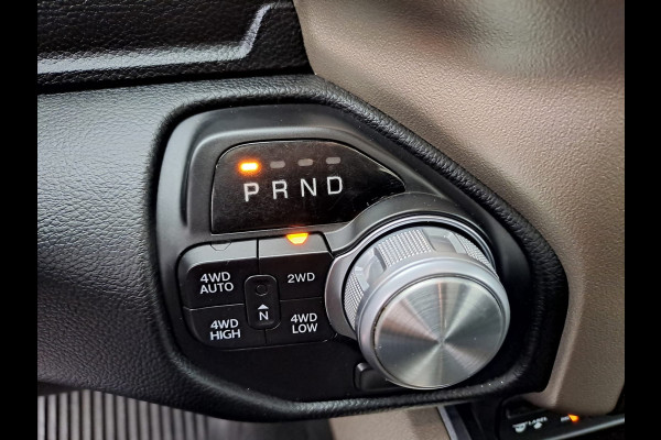 Dodge Ram 1500 5.7 V8 4x4 Crew Cab Laramie | Pano | Trekhaak | Leder | Stoelverwarming/ventilatie | Keyless | Camera | Sidesteps | Navi | Stuurverwarming |