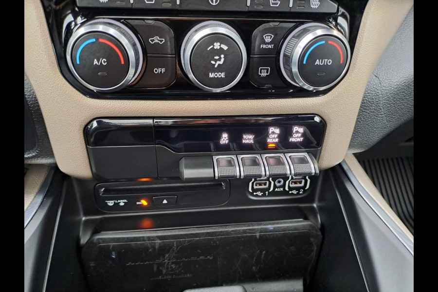 Dodge Ram 1500 5.7 V8 4x4 Crew Cab Laramie | Pano | Trekhaak | Leder | Stoelverwarming/ventilatie | Keyless | Camera | Sidesteps | Navi | Stuurverwarming |