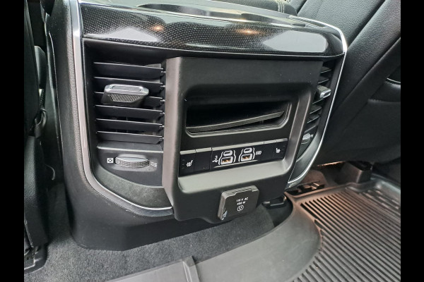 Dodge Ram 1500 5.7 V8 4x4 Crew Cab Laramie | Pano | Trekhaak | Leder | Stoelverwarming/ventilatie | Keyless | Camera | Sidesteps | Navi | Stuurverwarming |